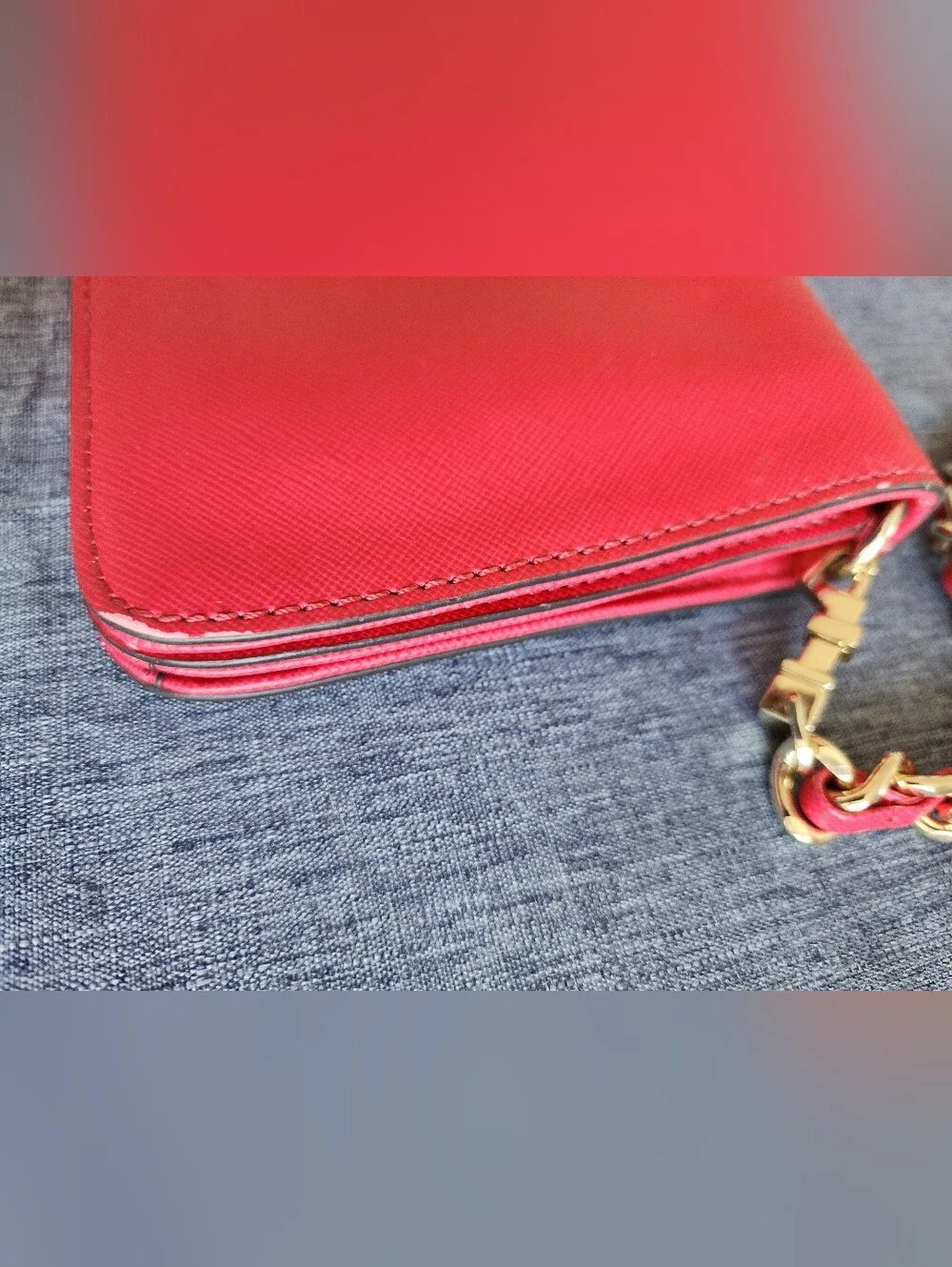Tory Burch Robinson Bag Red Leather Gold Chain Crossbody Bag with Logo Close